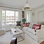 Elegant 3 Bed Flat Earls Court
