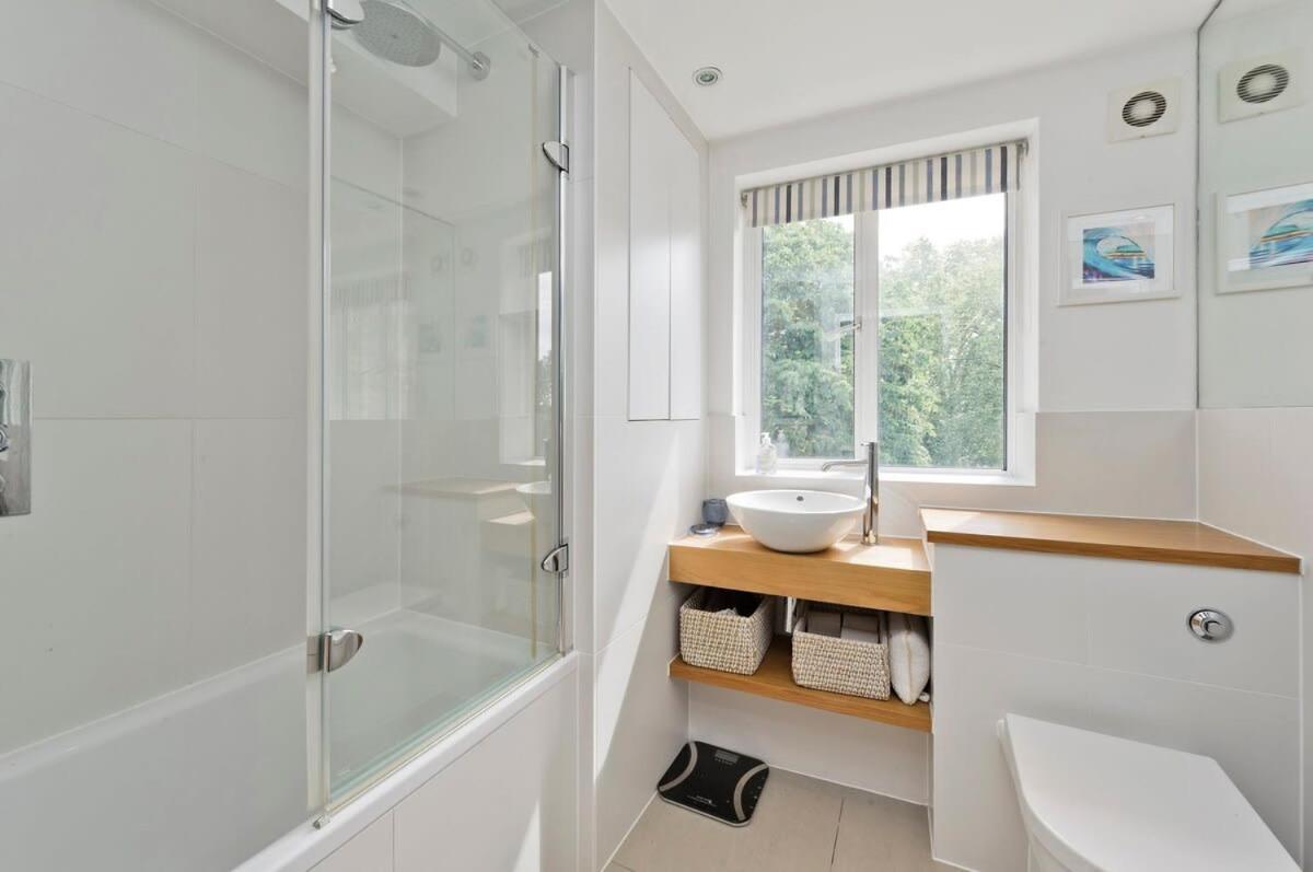 Elegant 3 Bed Flat Earls Court Londra